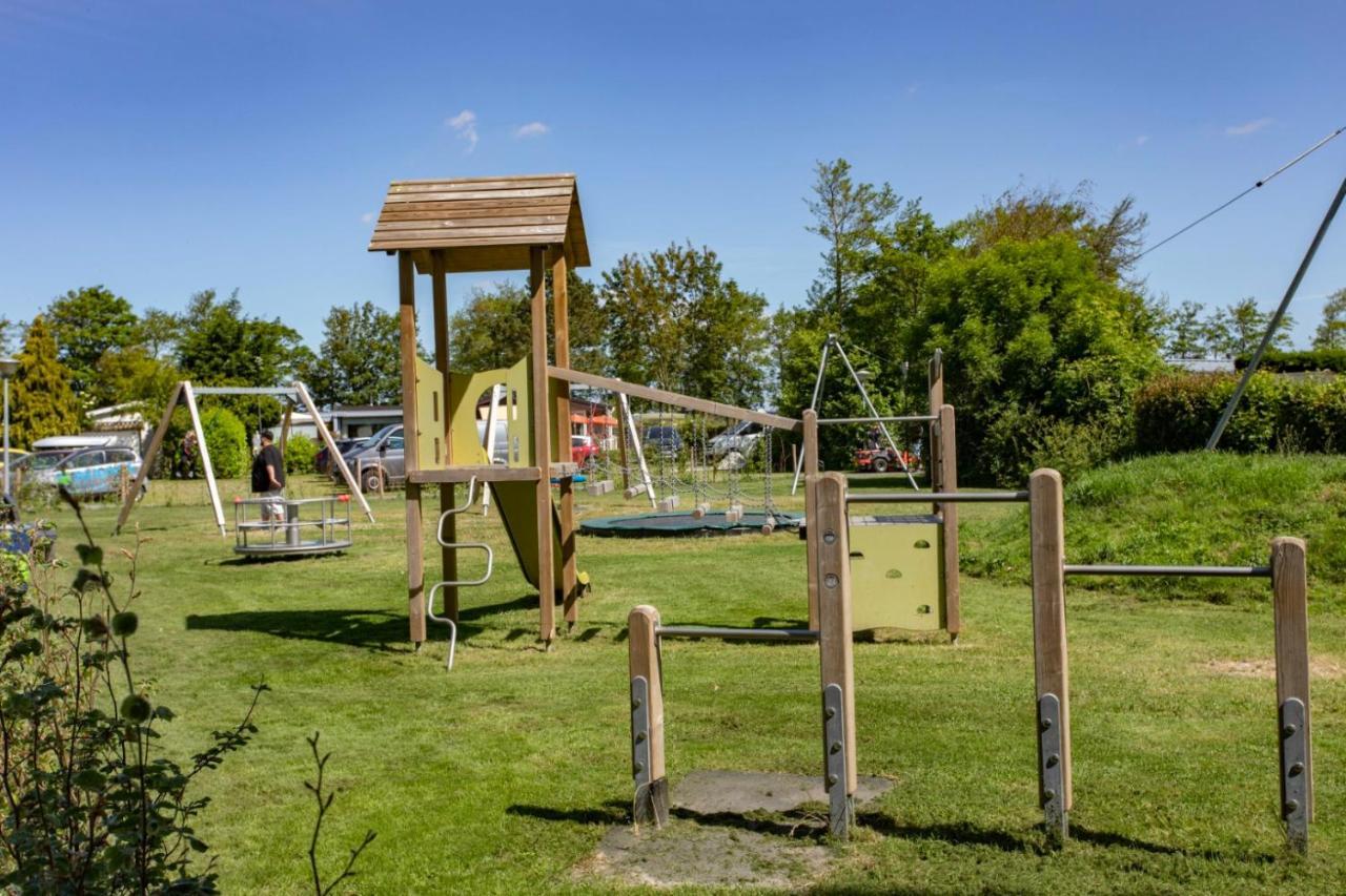 Chalet 556 Op Recreatiepark De Wielen Синт-Мартен Экстерьер фото